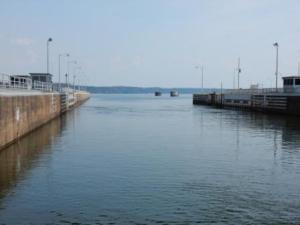 Leaving Pickwick Lock